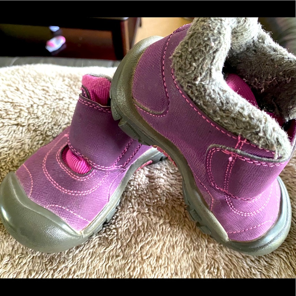 Keen waterproof Velcro shoes
